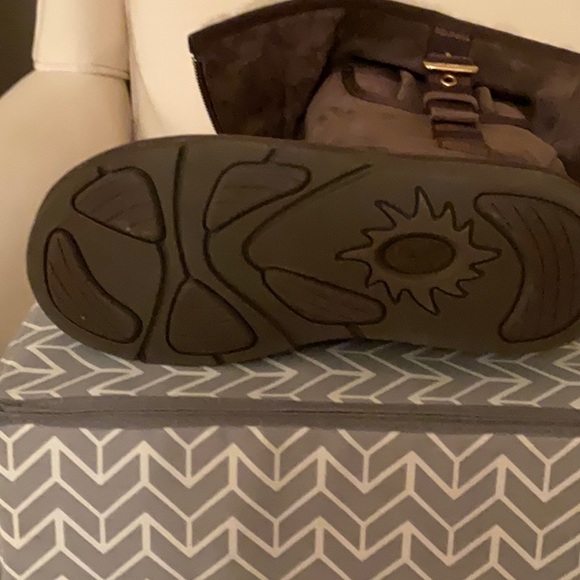 UGG Boots - Picture 8 of 8